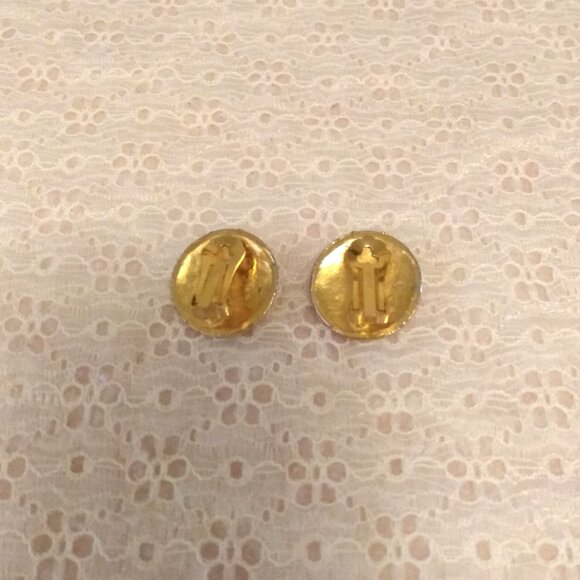 Vintage White Cream Pearls Statement Large Gold Tone Earrings Non-Pierced Clip - Picture 7 of 8